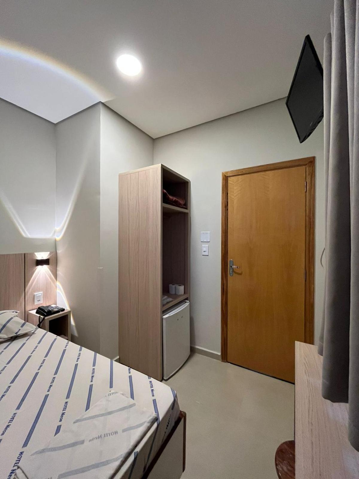Hotel Neon - Proximo A 25 De Marco, Bom Retiro E Bras, A 2Min Do Mirante Sampa Sky E Pista De Skate Anhangabau 圣保罗 外观 照片